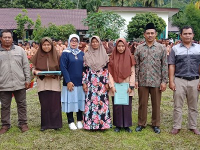 Bersama siswa berprestasi beserta orangtua